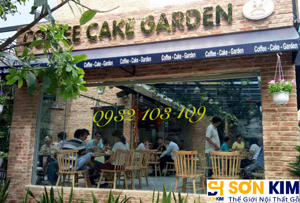Hình 2: Bàn ghế cafe tại quán Cake Garden Coffee