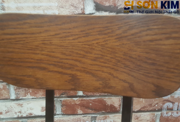 tựa lưng làm bằng gỗ tự nhiên của ghế cafe gc48