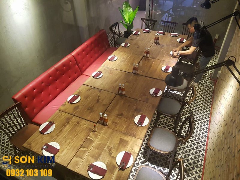bàn ghế nhà hàng tại nhà hàng thefrist