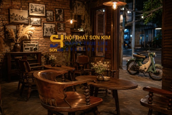 Bàn ghế cafe vintage gỗ tự nhiên trong quán cà phê cổ điển