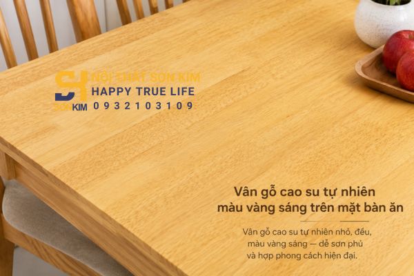 Vân gỗ cao su tự nhiên màu vàng sáng trên mặt bàn ăn