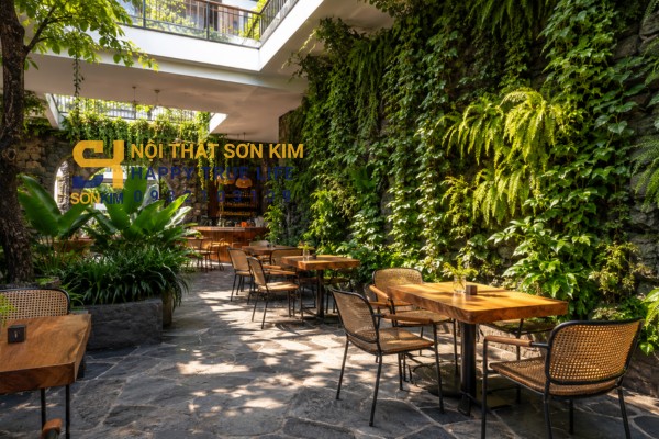 Hình quán cafe đẹp phong cách biophilic sân vườn